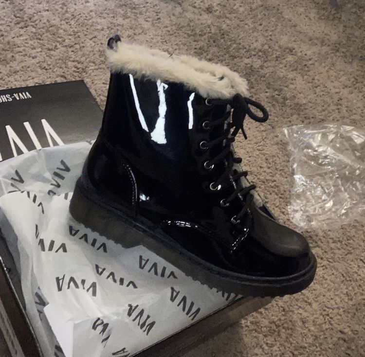 Womens Winter Boots Brand New In Box 
