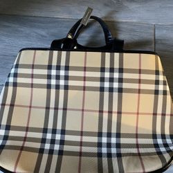 Authentic Burberry Purse. Serious Buyers Only  Low Offers Will Be Ignored 