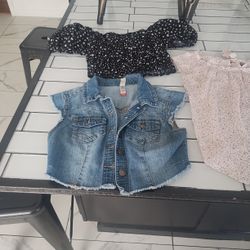Women Shirts Diferent Sizes And Brands Size Xs,S,M,L And XL It's A Mix 20 Items.