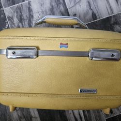 American Tourister 1970's Train Travel Luggage 