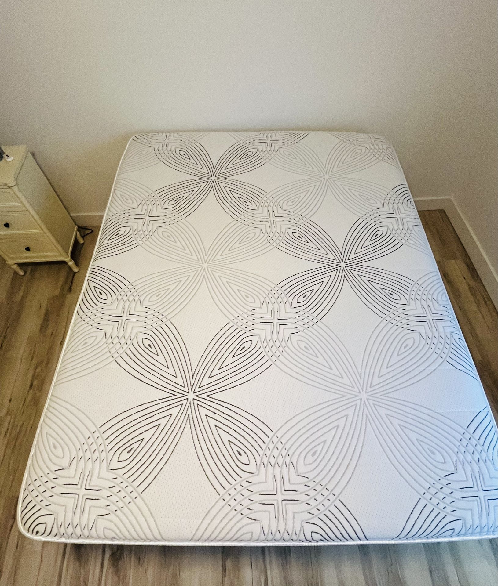 Queen Mattress, Box, Springs, And Frame
