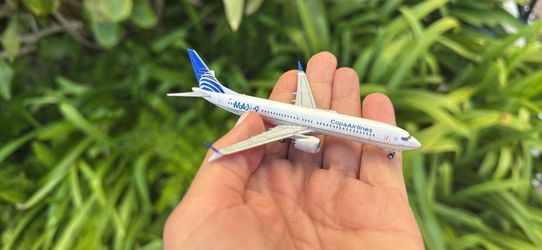 GeminiJets 1:400 scale die-cast model of a Copa Airlines Boeing 737 MAX 9 aircraft.