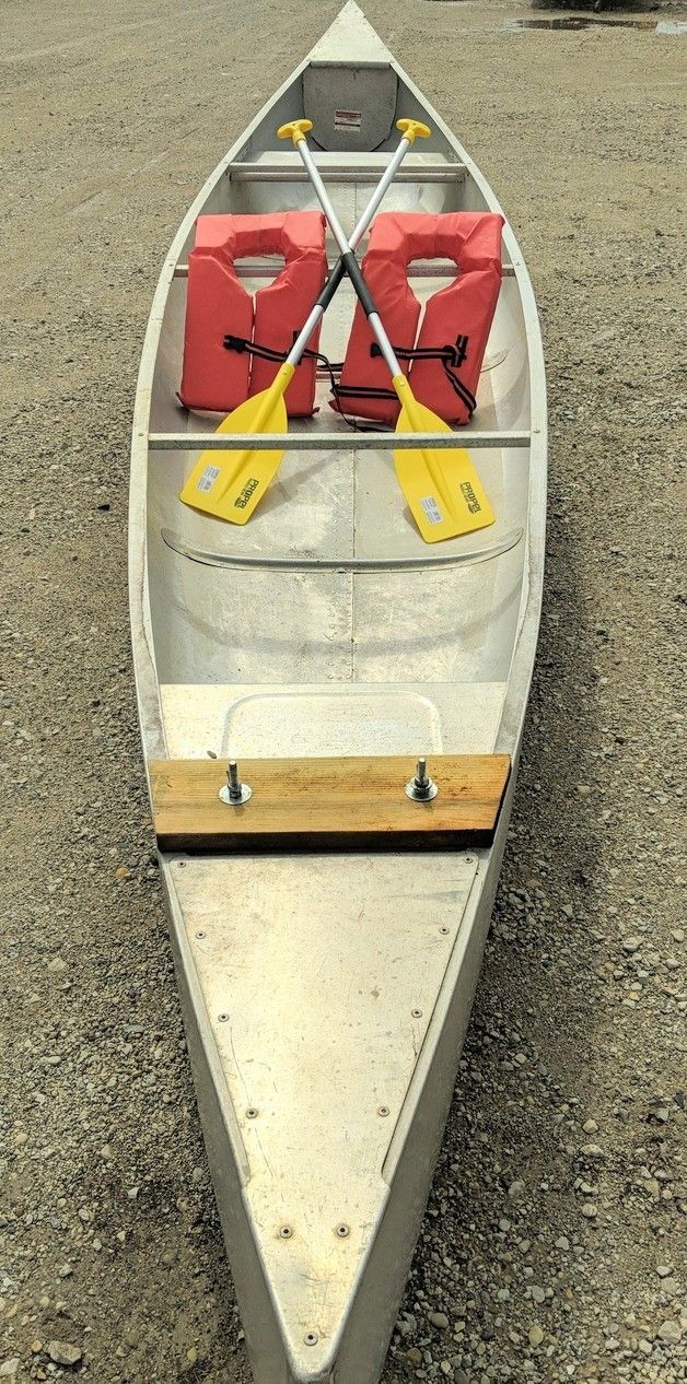 Alumacraft 17' Aluminum Canoe with Accessories