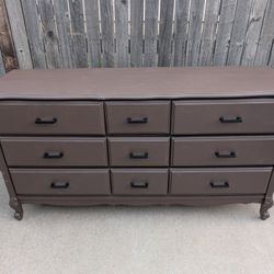 9-Drawer Dresser 