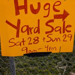 Huge garage sale in Adelanto