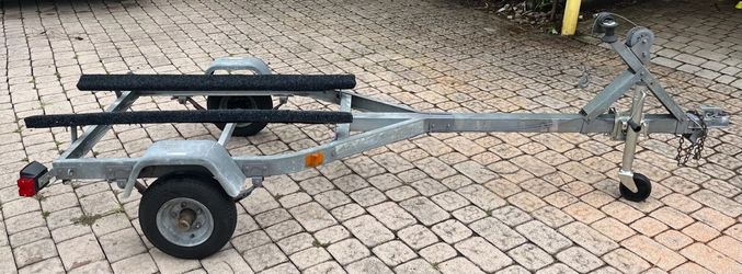 Galvanized Wave On Jet ski trailer. New Jack, new lights. New wires, new carpet. Ready to load…