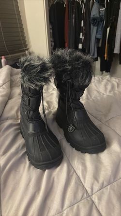 Snow boots