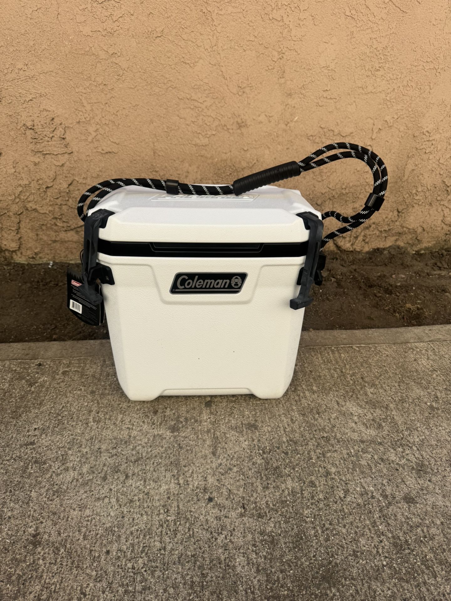 Coleman Convoy High Performance Series 28qt Hard Ice Chest Cooler, Brown, 17.75"' x'13.25" x 19.5"