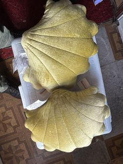 NWT magaschoni pillows