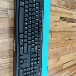 Logitech Wireless keyboard And mouse