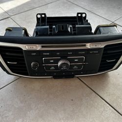 HONDA ACCORD SEDAN 2013- 2017OEM RADIO RECEIVER CD AUX