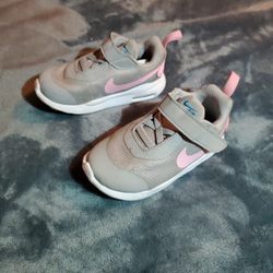 Nike Slip On Toddler Shoes *Used* Size 6c