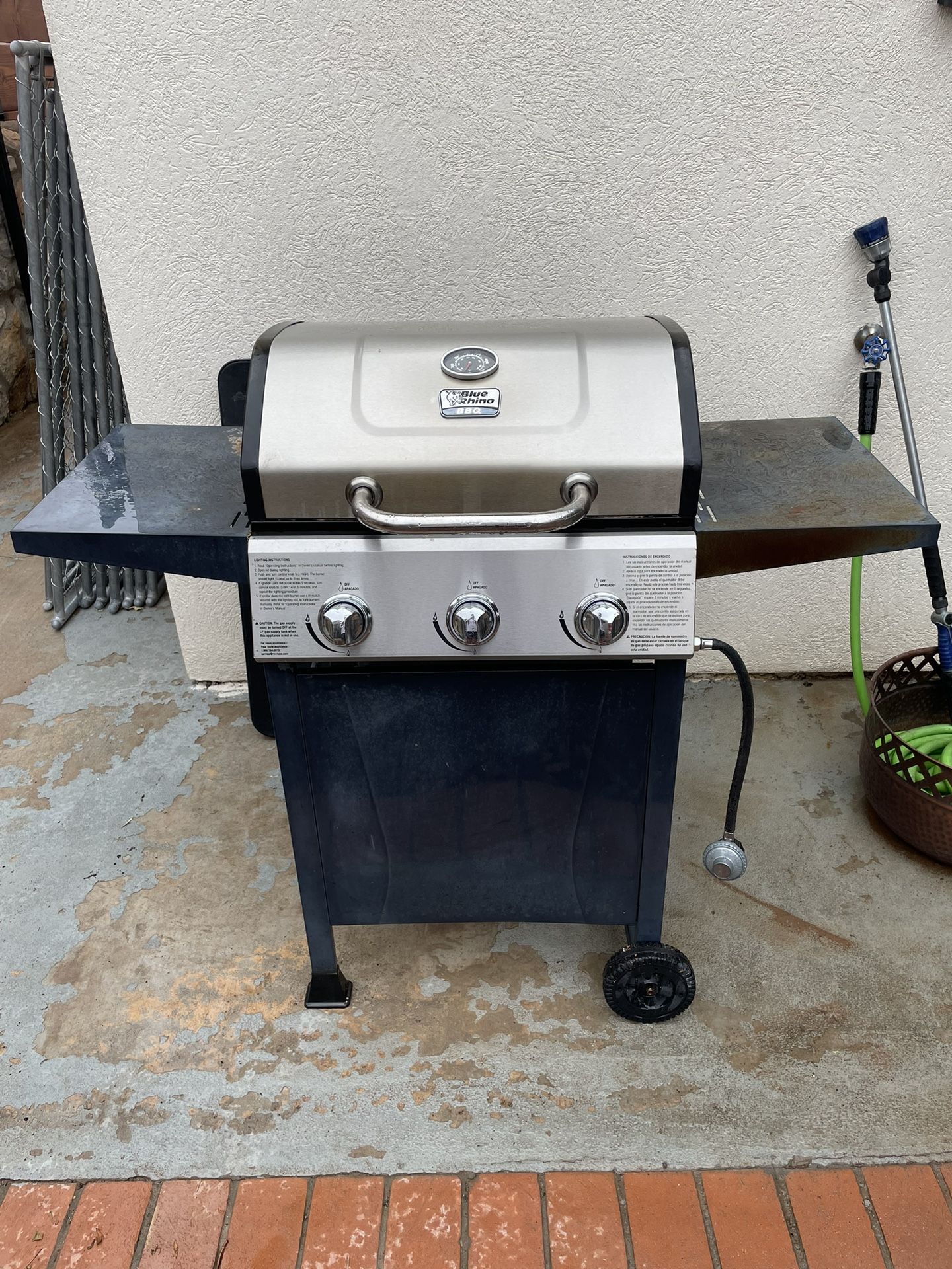 Blue Rhino 3 Burner Gas Grill