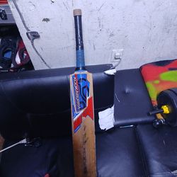 KOOKABURRA IGNITE Cricket bat