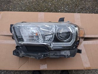 Driver Side Head Light Toyota Tacoma
