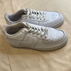 Airforce 1s size 5.5Y