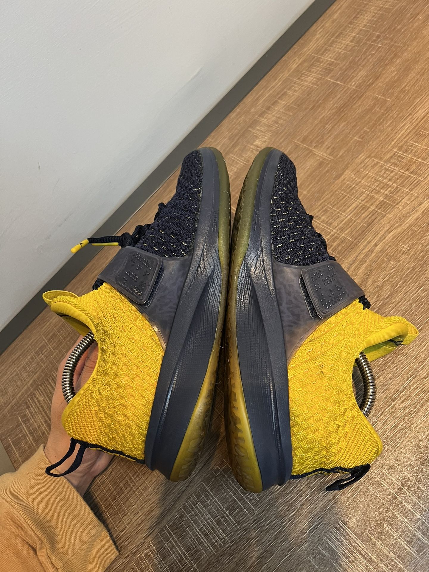 Nike Air Jordan Michigan Trainer 2 Mens 8.5 Flyknit Blue  display picture 3