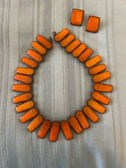 Choker neckless and earrings.