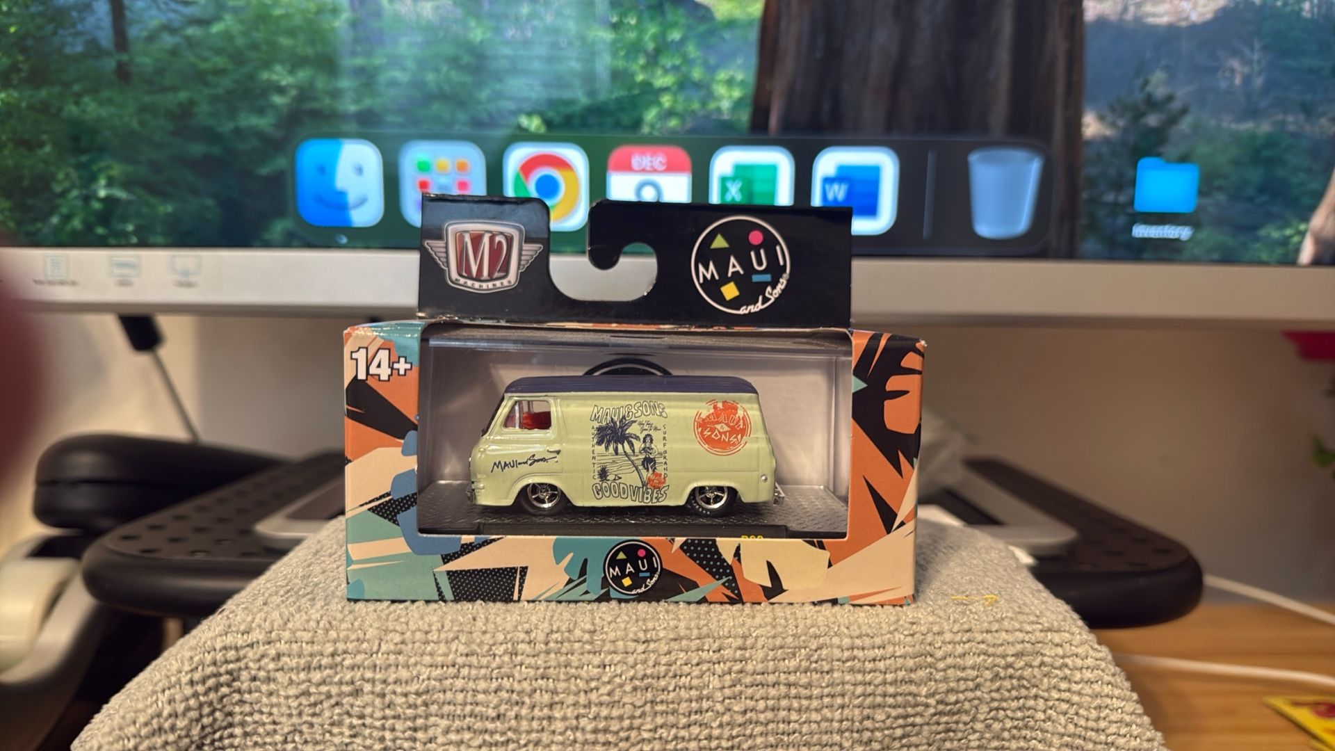 M2 Machines ‘63 Ford Econoline Delivery Van