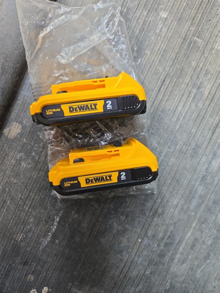 DEWALT 20VMAX BATTERIES 2.0AH NEW $60 EACH