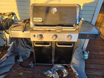 Weber grill (3 burners, propane)