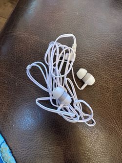 Apple ear plug