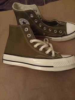 chuck Taylor Converse olive Camo green size 5