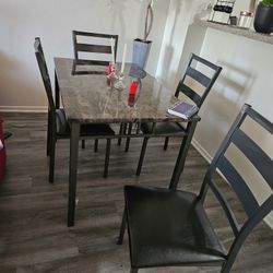 Table & Chairs 