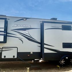 2015 Keystone Avalanche Rv Fifth Wheel 4 Slides Out