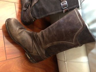 Boots size 8
