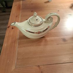 Hall's Vintage Aladdin Tea Pot With Infuser 