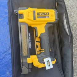 DEWALT 20V MAX Lithium-Ion Cordless Cable Stapler (Tool Only