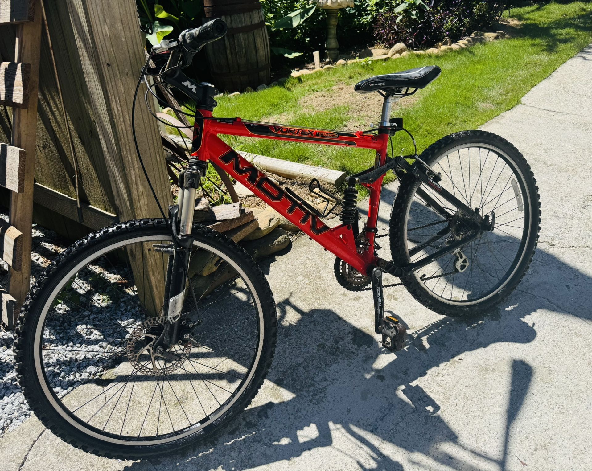 Motiv Mountain Bike, 26” Wheels, Full Suspension.