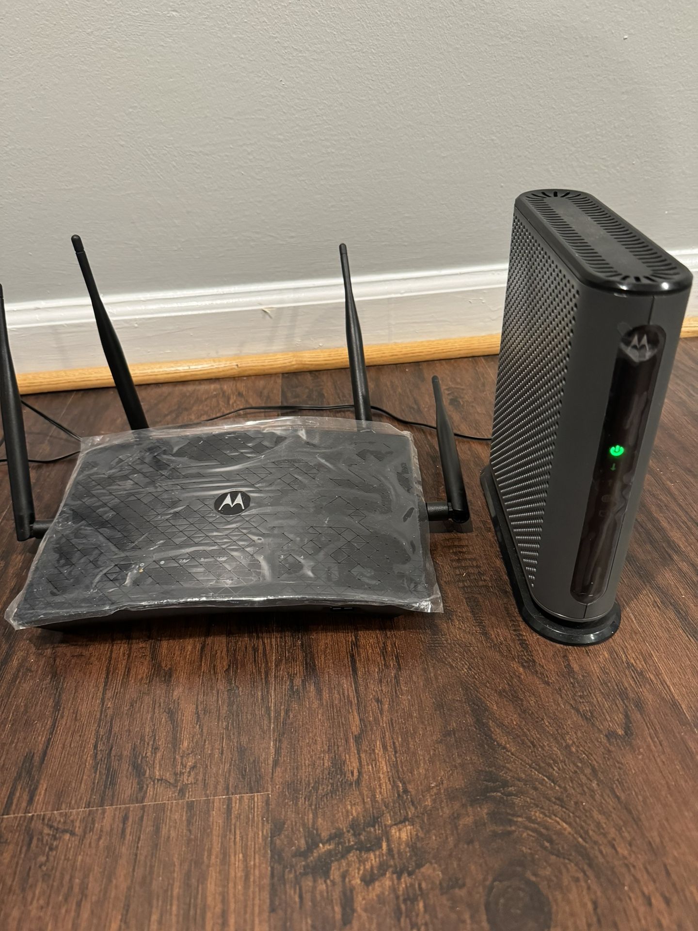 High Speed Motorola Modem and Router (Combo)
