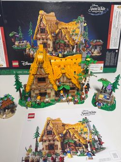 LEGO Disney Princess: Snow White and the Seven Dwarfs' Cottage (43242)