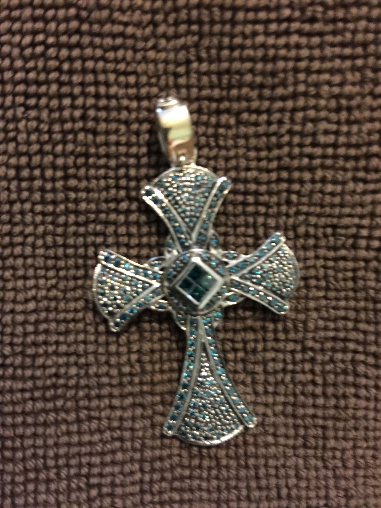 Pendant Cross Blue Diamond