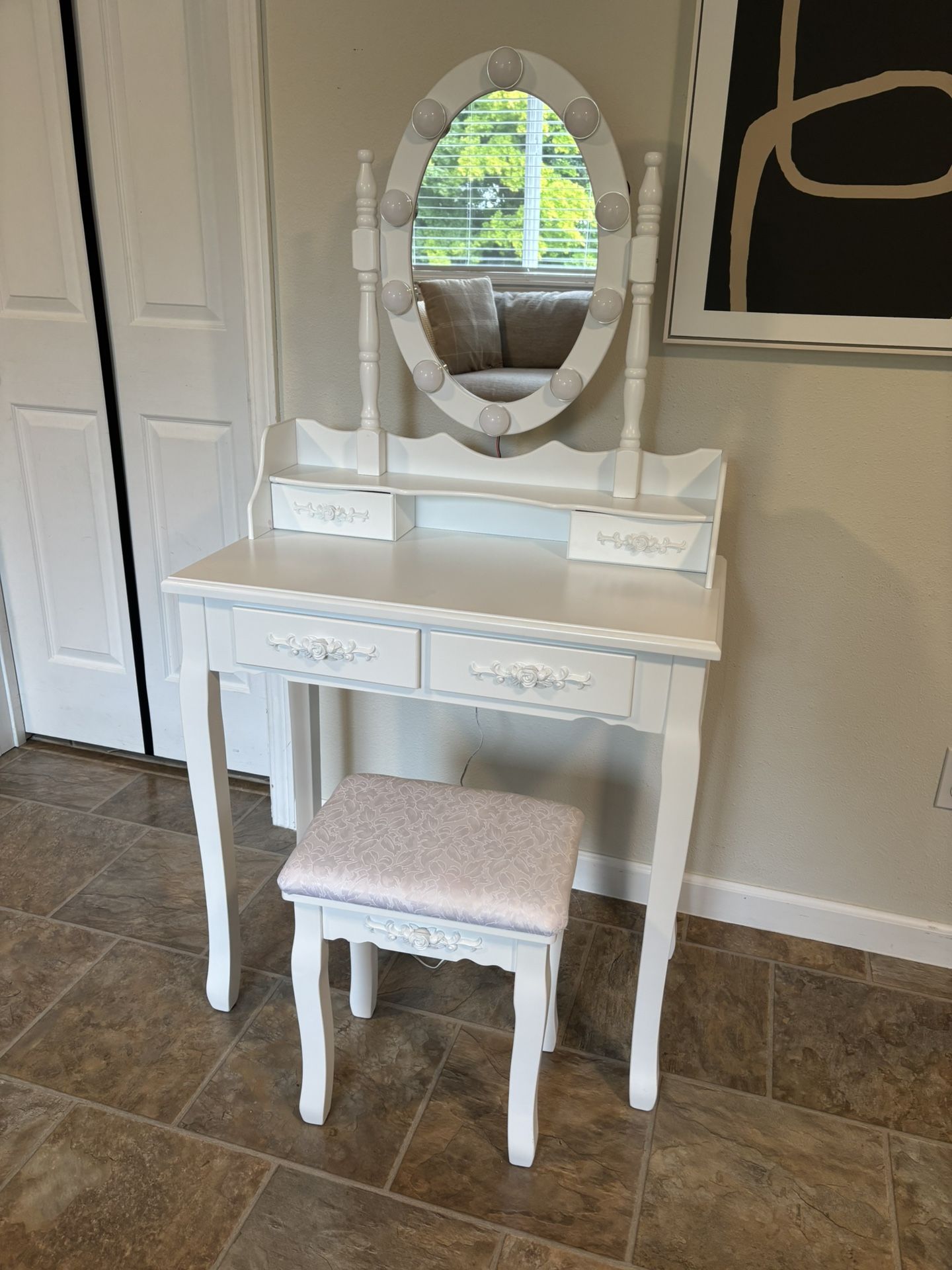 Girls Makeup Vanity Set With Light Up Mirror And Still