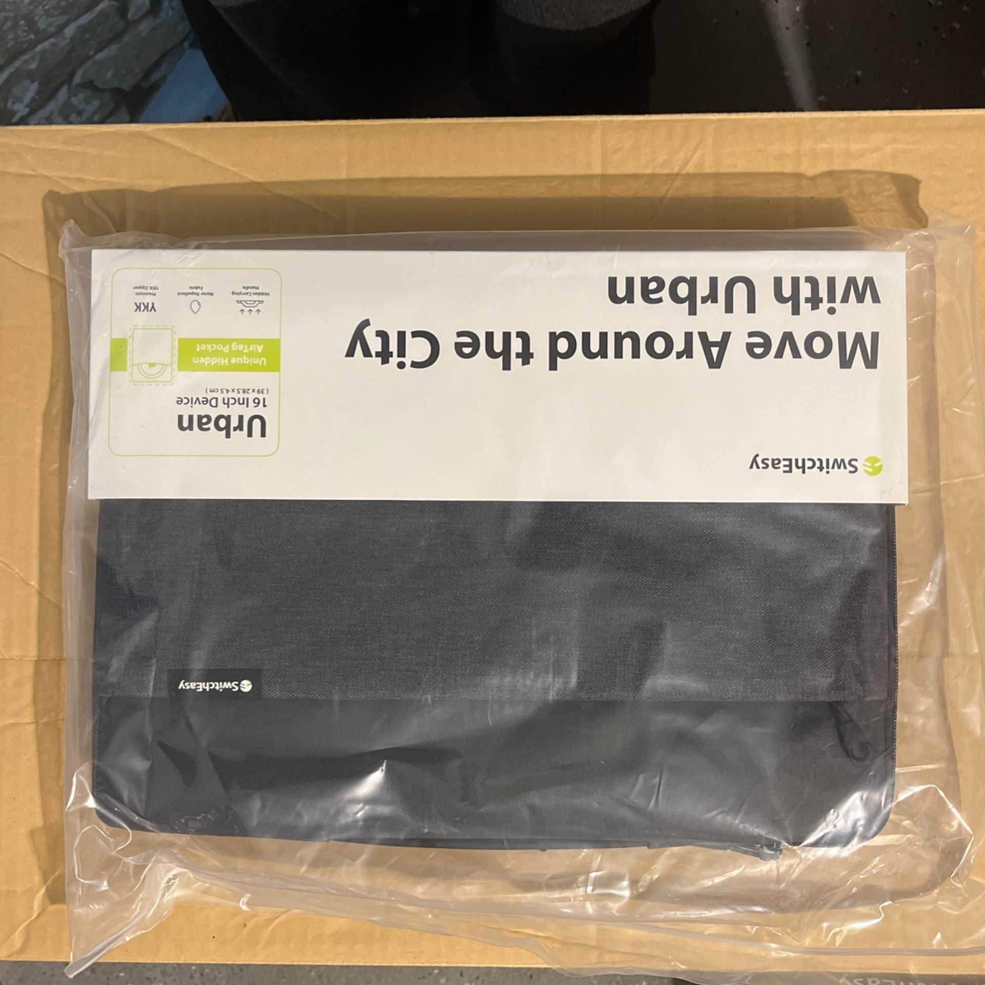 Brand New SwitchEasy Laptop Bag 16 Inch Device