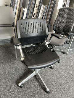 Black Nesting Office Chair