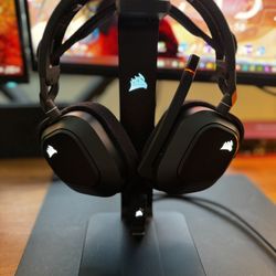Corsiar HS 80 RGB Wireless Gaming Headset 