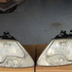 2001-2004 Chrysler T&C, Dodge Caravan, Plymouth Voyager Headlights 
