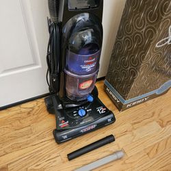 New Cond BISSEL VACUUM CLEANER WORKS EXCELLENT  , AMAZING POWER SUCES.   WORKS EXCELLENT.   IN THE BOX  