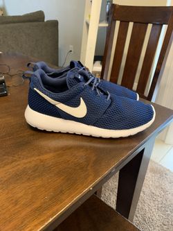 Nike Rosche One Midnight Navy/ White Youth size 7Y 599728-423