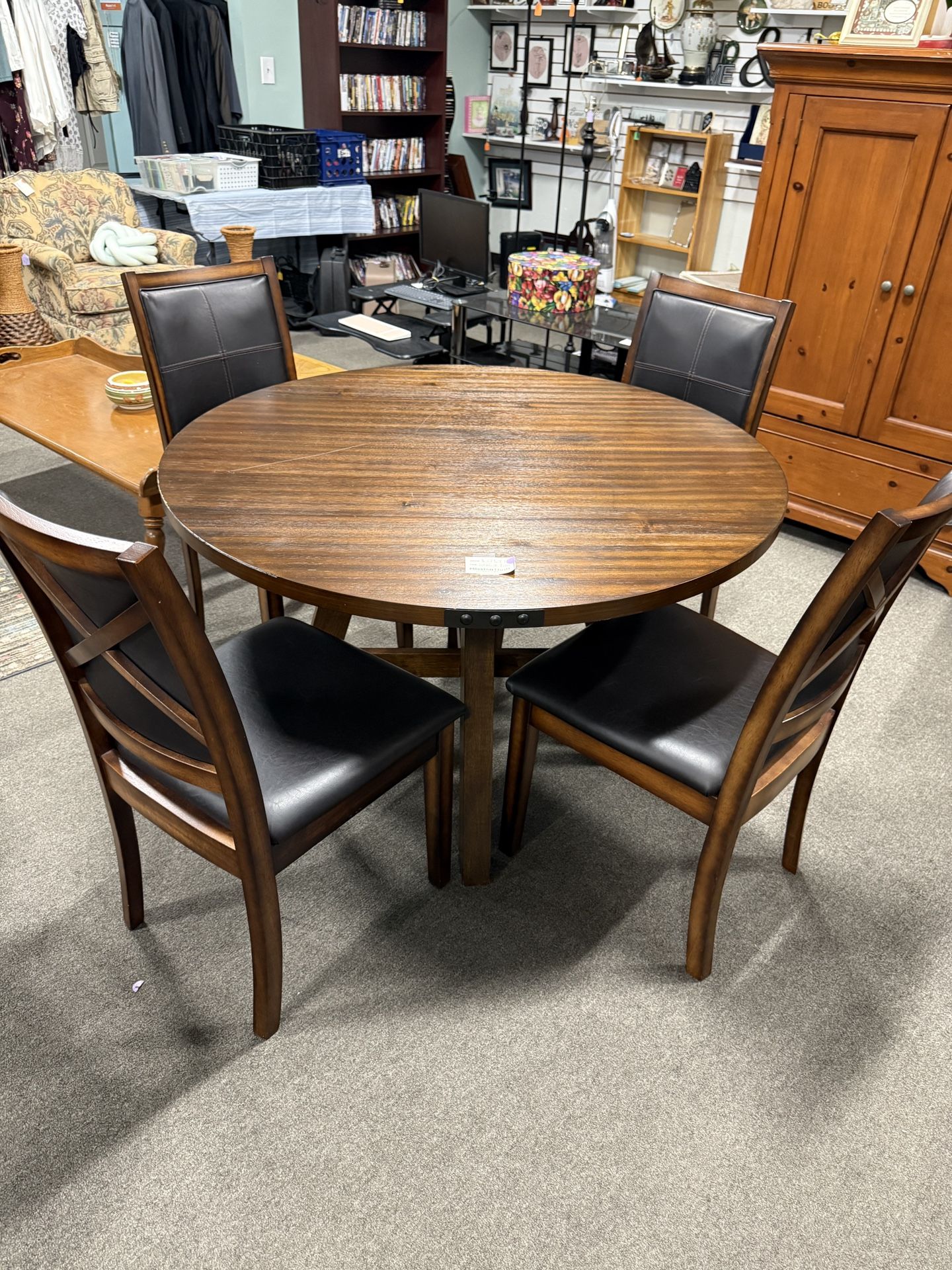 Round Dining Table W/ 4 Matching Chairs, Has Few Blemishes As Shown In Photos