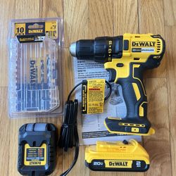 *NEW* Dewalt DCD777 20V Brushless 1/2” Drill Kit with battery, Charger and Drill bit set