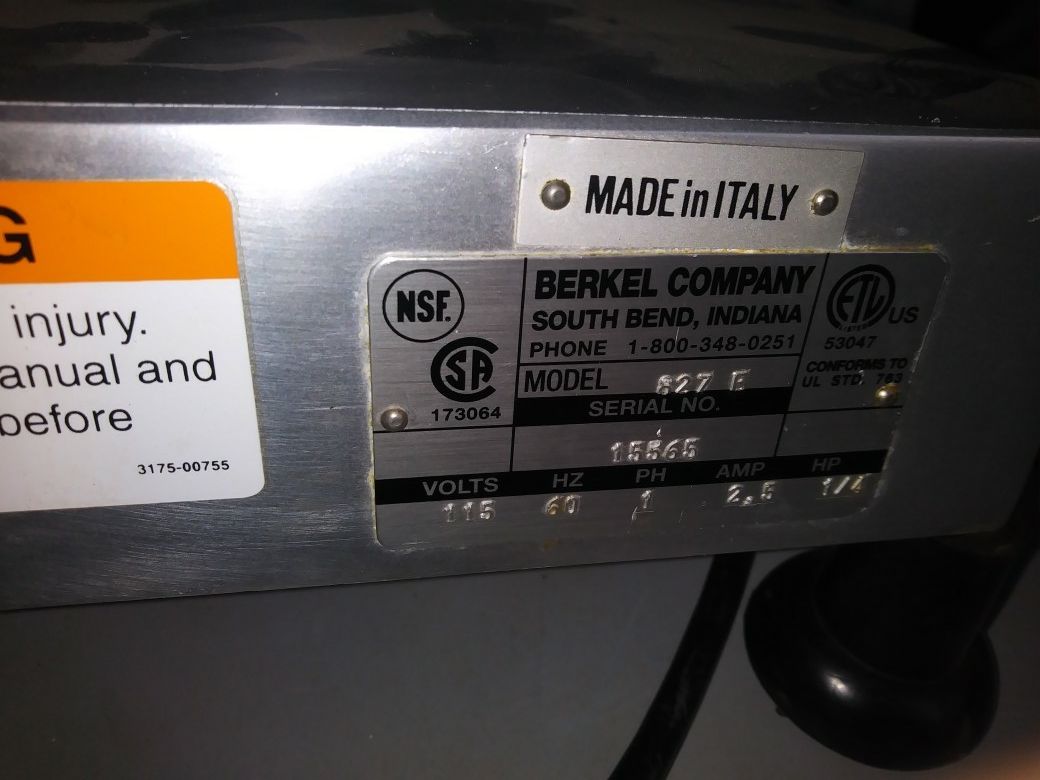 Berkel 827E-PLUS 12 Manual Gravity Feed Meat Slicer - 1/3 hp