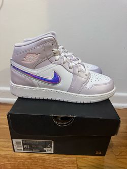 Air Jordan 1 Mid SE GS Size 5.5Y