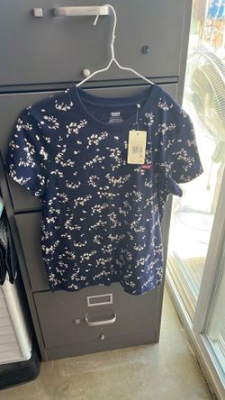 Nwt Levi perfect tee