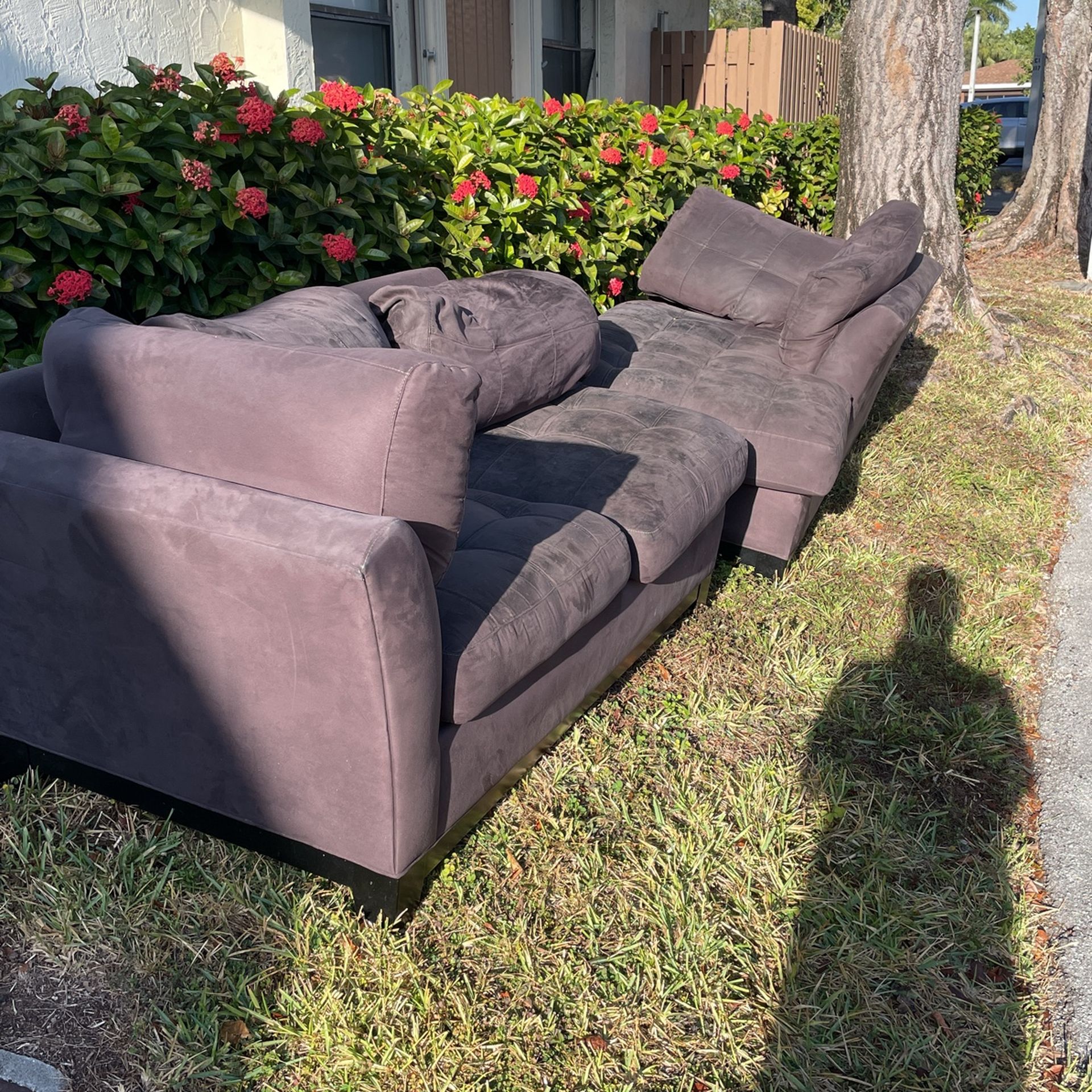 FREE FREE FREE FREE SOFA WITH CHAISE LOUNGER