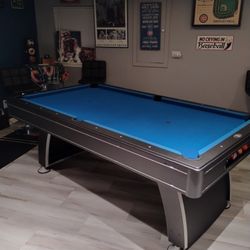 Gorgeous 7 Foot Pool Table 